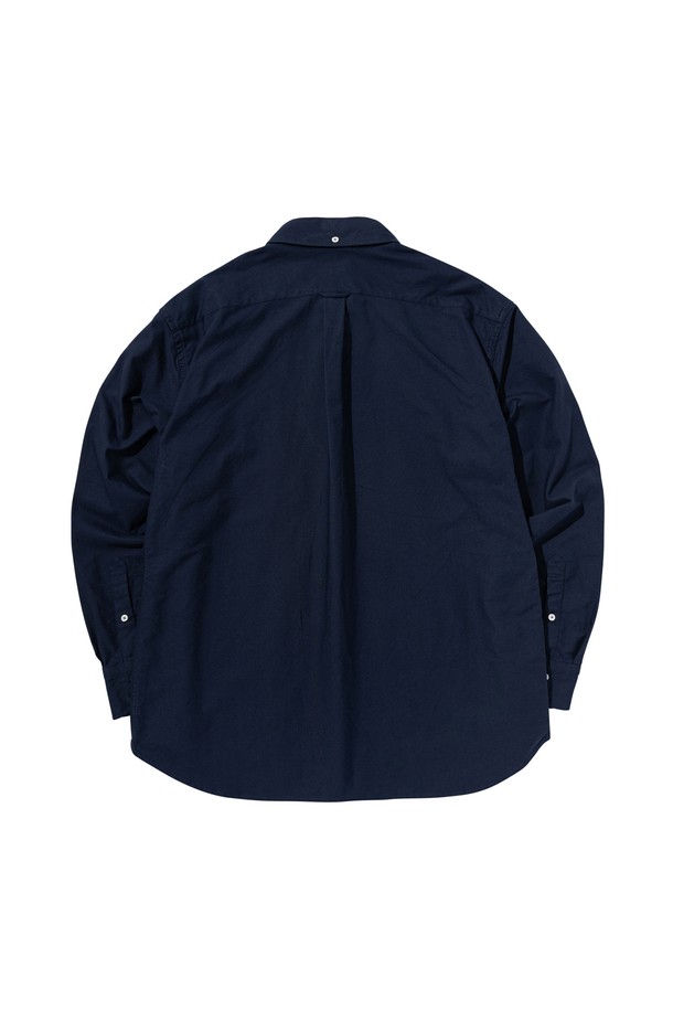 [PRODE SHIRT] D-300 옥스퍼드 셔츠 (로열네이비)는 클래식한 무드의 베이직 셔츠입니다. 부드러운 면 소재로 제작되었으며, 로열네이비 컬러의 무지 디자인으로 다양한 스타일 연출에 용이합니다. 레귤러핏에 긴소매, 버튼다운 칼라, S-커브 디자인 칼라를 적용하여 세련된 핏을 선사합니다. 일상, 비즈니스 등 폭넓은 TPO에 활용할 수 있으며, 라운드 커프스, 앞면 플라켓, 라운드 포켓, 백 칼라 버튼, 박스 플리츠, 행 루프, 거셋 등의 디테일로 완성도를 높였습니다. 오피스룩, 비즈니스 캐주얼, 출근룩 등 미니멀하고 캐주얼한 스타일을 즐겨 입는 분들께 추천합니다.
