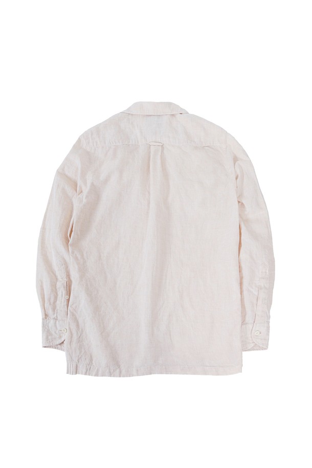 [PRODE SHIRT] 쿠반 오픈카라 린넨 셔츠는 시원한 여름을 위한 남성용 상의입니다. 부드러운 린넨 소재와 릴랙스 핏으로 편안한 착용감을 선사하며, 오픈카라 디자인과 라운드 커프스, 2개 플리츠, 사이드 슬릿 등의 디테일이 돋보이는 베이직 캐주얼 스타일의 셔츠입니다. 통기성이 뛰어나 쾌적함을 유지하며, 일상 및 비즈니스 룩에 모두 활용 가능합니다.
