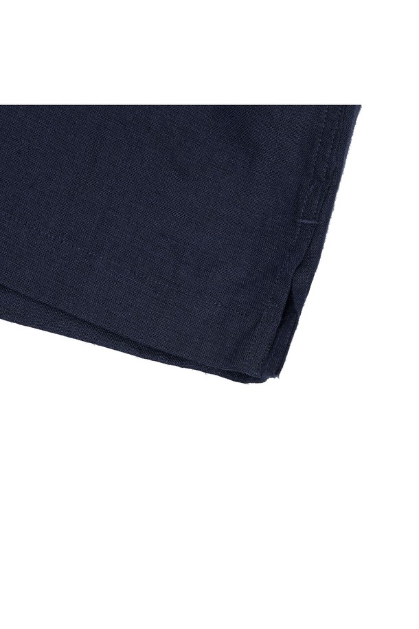 [PRODE SHIRT] 쿠반 오픈카라 린넨 셔츠는 부드러운 린넨 소재로 제작되어 봄, 여름 시즌에 시원하고 편안하게 착용할 수 있습니다. 네이비 컬러의 무지 디자인에 오픈카라, 라운드 커프스, 투 플리츠, 행 루프, 사이드 슬릿 디테일로 캐주얼하면서도 베이직한 스타일을 연출합니다. 레귤러핏과 릴랙스핏으로 편안한 착용감을 제공하며, 통기성이 뛰어나 일상복으로 활용하기 좋습니다.
