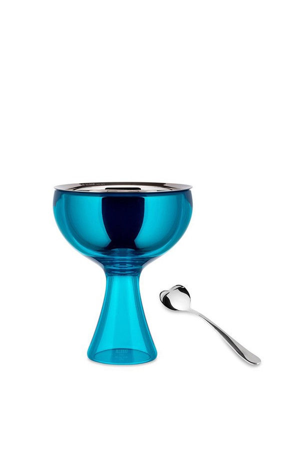 알레시 (Alessi) 러브 아이스크림볼 스푼 세트_블루(AMMI01S AZ)는 아이스크림을 더욱 특별하게 즐길 수 있도록 돕는 세트입니다. 이중 구조 디자인으로 온도 유지가 가능하며, 열가소성 플라스틱과 스테인리스 스틸 소재를 사용하여 제작되었습니다. 사랑스러운 하트 모티프와 블루 컬러가 시원하고 산뜻한 인상을 주며, 아이스크림뿐만 아니라 과일, 디저트 등을 담아 플레이팅하기에도 좋습니다. 미라암 미리 (Miriam Mirri)가 디자인했으며, 스푼이 함께 구성되어 편리하게 사용할 수 있습니다.

