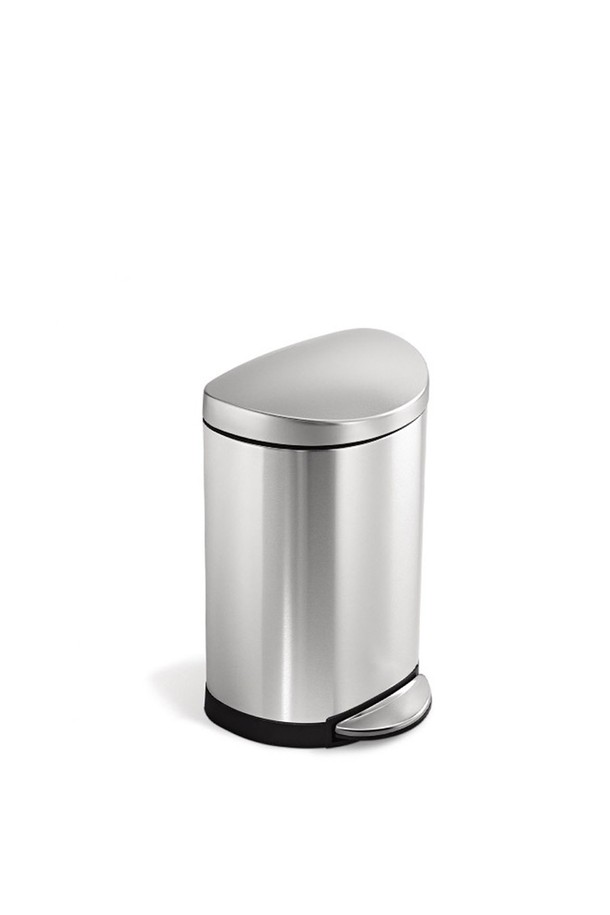 심플휴먼 디럭스 세미라운드 휴지통 10L (SPH-CW1833)은 실버 색상의 스테인리스 스틸과 플라스틱 소재를 사용하여 제작되었으며, 세미라운드 형태로 실내 공간에 깔끔하게 어울립니다. 항균, 정전기 방지, 지문 방지 기능을 갖춰 위생적이며, 10L 용량으로 C타입 전용 봉투 사용이 가능합니다. 이중 구조와 내부 블랙 버킷 분리 기능으로 편리하며, 15만 회 내구성 테스트를 통과하고 이온 코팅 처리되어 프리미엄 디자인과 뛰어난 실용성을 제공합니다.
