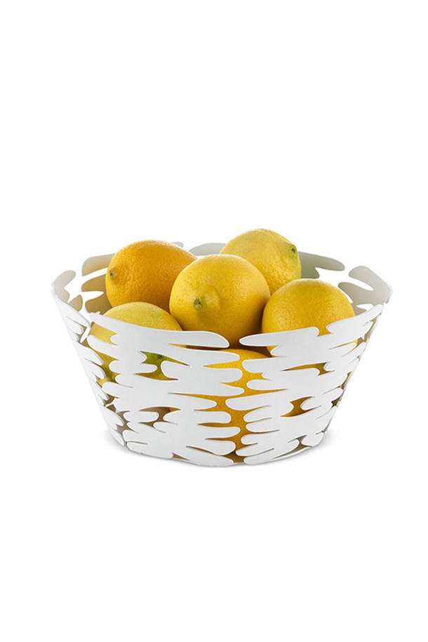 알레시 바크넷 바스켓21_화이트 / BM10/21 W (Alessi Barknet Basket 21_White / BM10/21 W)는 나무에서 영감을 받은 바크넷 디자인의 원형 바스켓입니다. 스테인리스 스틸과 에폭시 소재를 사용하여 제작되었으며, 레이저 커팅 패턴으로 정교함을 더했습니다. 미디엄 사이즈로 테이블 세팅 또는 다용도로 활용 가능하며, Michael Boucquillon과 Donia Maaoui가 디자인했습니다. 벤딩 및 용접 공정을 거쳐 섬세하게 제작된 제품입니다. 화이트, 실버, 블랙, 레드의 다양한 컬러 옵션이 있습니다.
