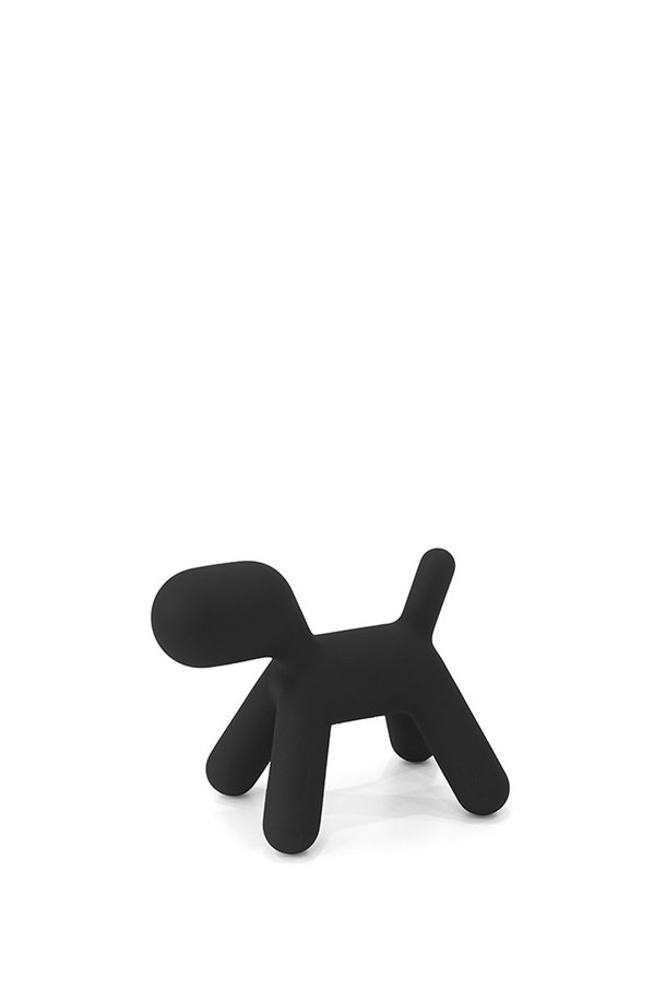 마지스(Magis) 퍼피 XS 블랙 / MGS-MT230 N은 모던하고 미니멀한 스타일의 홈데코 아이템입니다. 폴리에틸렌 소재로 제작되어 실내외 어디든 장식할 수 있으며, 강아지 형태의 귀여운 디자인이 특징입니다. 라운드 처리된 디자인과 가벼운 무게감으로 안전하게 사용할 수 있으며, 어린이용 가구 또는 장식용 오브제로 활용하기 좋습니다. 회전 성형 방식으로 제작되어 내구성이 뛰어나 오랫동안 사용할 수 있습니다.
