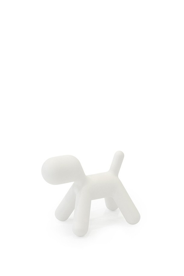 [Magis] 마지스 퍼피 XS 화이트 / MGS-MT230 B는 귀여운 강아지 모양의 어린이용 인테리어 소품입니다. 부드러운 라운드 디자인과 가벼운 무게, 뛰어난 내구성을 자랑하며, 실내외 어디든 자유롭게 사용할 수 있습니다. 방수 기능이 있어 관리가 용이하며, 회전 성형 공법으로 제작되었습니다. XS 사이즈의 화이트 컬러로, 'me too 컬렉션'의 감성을 담아 아이 방에 미니멀한 포인트를 더합니다.
