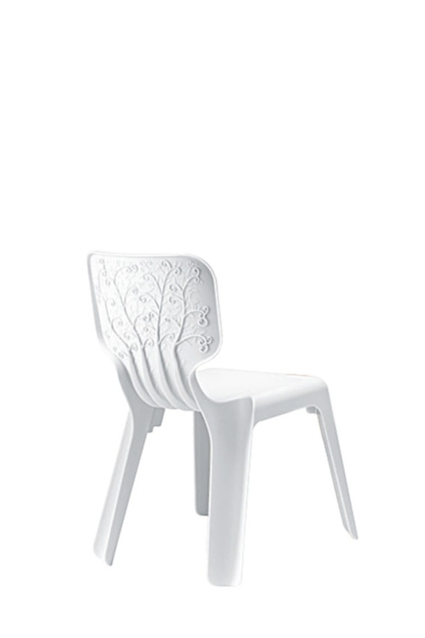 마지스 알마 체어_그린은 폴리프로필렌 소재의 어린이용 의자입니다. 등받이의 포도넝쿨 패턴이 돋보이며, 경쾌한 그린 컬러가 아이들의 공간에 활력을 더합니다. 실내용으로 디자인되었으며, 모던한 스타일을 추구하는 공간에 잘 어울립니다. 전도 방지 및 수평 유지를 위한 안전 기능이 탑재되어 아이들이 안전하게 사용할 수 있습니다. 의자 위에서 서거나 매달리는 행위, 뜨거운 물체 접촉 및 화기 접근은 삼가주세요.
