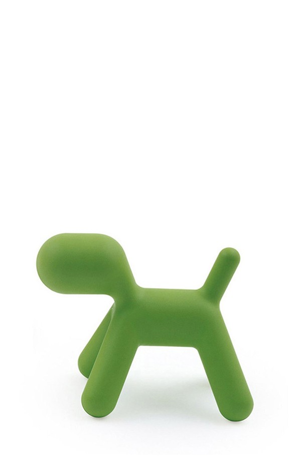 [Magis] 마지스 퍼피 의자 미디엄 그린_M / MGS-MT52 V/S는 귀여운 강아지 모양 디자인의 아동용 의자입니다. 폴리에틸렌 소재로 제작되어 실내 및 실외에서 모두 사용 가능하며, 가볍고 내구성이 뛰어나 실용적입니다. 회전 성형 방식으로 제작되었으며, 라운드 형태의 디자인으로 아이들이 안전하게 사용할 수 있습니다. 모던하면서도 캐주얼한 스타일로, 실내외 어디든 장식용 오브제 역할도 합니다. 그린 컬러의 이 의자는 아동에게 즐거움을 선사할 것입니다.
