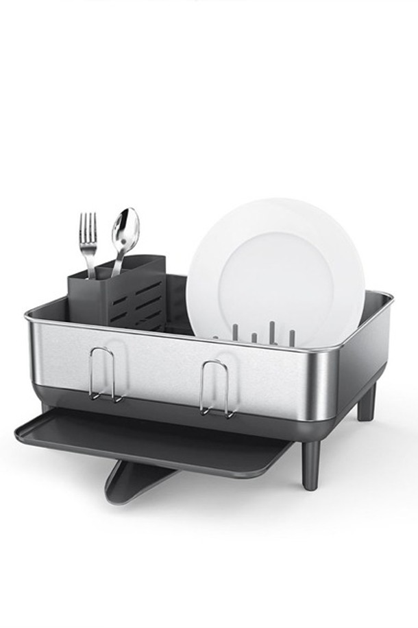 **[심플휴먼] 디럭스 컴팩트 식기건조대 / 심플휴먼 SPH-KT1184DC**는 모던하고 미니멀한 디자인의 1-2인용 식기건조대입니다. 스테인레스, 플라스틱, 실리콘 소재를 사용하여 내구성과 실용성을 높였으며, 실버와 블랙 두 가지 색상으로 제공됩니다. 컴팩트한 사이즈에 실리콘 접시 홀더, 고무 받침이 있어 안정적인 사용이 가능하며, 3단계 물받이 각도 조절 기능으로 편리함을 더했습니다. 친수성 코팅, 지문 방지, 녹 방지 기능으로 위생적이며, 5년 품질 보증으로 안심하고 사용할 수 있습니다. 홀로그램 정품 스티커가 부착되어 있습니다.
