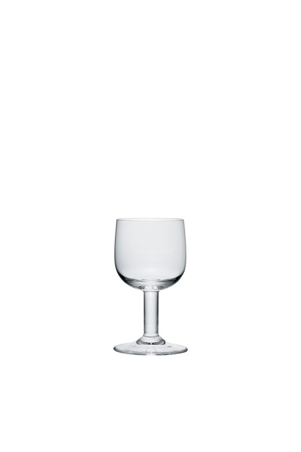 알레시(Alessi) 글라스패밀리 샴페인 와인잔_유리/AJM29/2는 심플한 디자인의 샴페인 잔입니다. 투명한 유리 소재로 제작되어 음료를 담는 용도로 사용됩니다. 알레시(Alessi) 글라스패밀리 시리즈로, 와인잔 전용 제품입니다. 모델명은 AJM29/2입니다.
