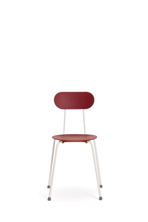 [Magis] Mariolina Chair 마리올리나 체어 보르도/화이트(20주년) MGS-SD300 B/R는 슬림한 메탈 프레임과 깔끔한 플라스틱 등받이가 특징인 일반 의자입니다. 사무용 또는 실내용으로 적합하며, 보르도 및 화이트 두 가지 색상으로 제공됩니다. 미니멀하고 모던한 스타일로 주방이나 상업 공간 어디든 잘 어울립니다. 폴리프로필렌과 금속 소재를 사용하여 견고하며, 최대 72개까지 적층 가능하여 실용성을 더했습니다. 2002년 엔조 마리 디자인으로 제작되었으며, 20주년을 기념하는 특별한 에디션입니다.
