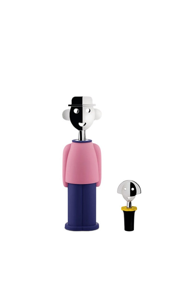 알레시 알레산드로M + 안나 와인캡2 블랙 기프트 세트는 와인 오프닝과 보관을 위한 주방용품 세트입니다. 알레산드로 멘디니 디자이너의 작품으로, 알레시 브랜드의 시그니처 제품입니다. 알레산드로M 와인 오프너는 지름 6cm, 높이 21cm이며, 안나 와인캡은 길이 10cm, 지름 4cm입니다. 아연 합금, 플라스틱, 에틸렌-비닐 아세테이트 공중합체 등 다양한 소재로 제작되었으며, 블랙, 블루, 옐로우, 레드, 핑크, 라이트 블루 등 다양한 색상 옵션을 제공합니다. 선물용 패키지로 구성되어 있어, 캐릭터 디자인의 와인 오프너와 와인 밀봉 기능을 갖춘 안나 와인캡을 함께 사용할 수 있습니다.
