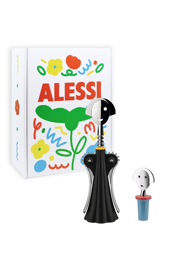 알레시(Alessi) 알레시 안나 G + 안나 와인캡2 블루 기프트 세트는 주방용품 카테고리의 와인 오프너/와인캡 세트입니다. 이 세트는 블랙과 블루 두 가지 색상으로 제공되며, 아연 합금, 플라스틱, 에틸렌-비닐 아세테이트 공중합체 소재로 제작되었습니다. 발레리나를 모티브로 한 여성 얼굴 디자인의 인물 디자인이 특징적이며, 와인 오프너와 와인 캡으로 구성되어 와인 개봉 및 보관에 활용됩니다. 알레산드로 멘디니(Alessandro Mendini)가 디자인한 이 세트는 팔 움직임 작동 방식의 와인 오프너를 포함하며, 선물용으로도 적합합니다.
