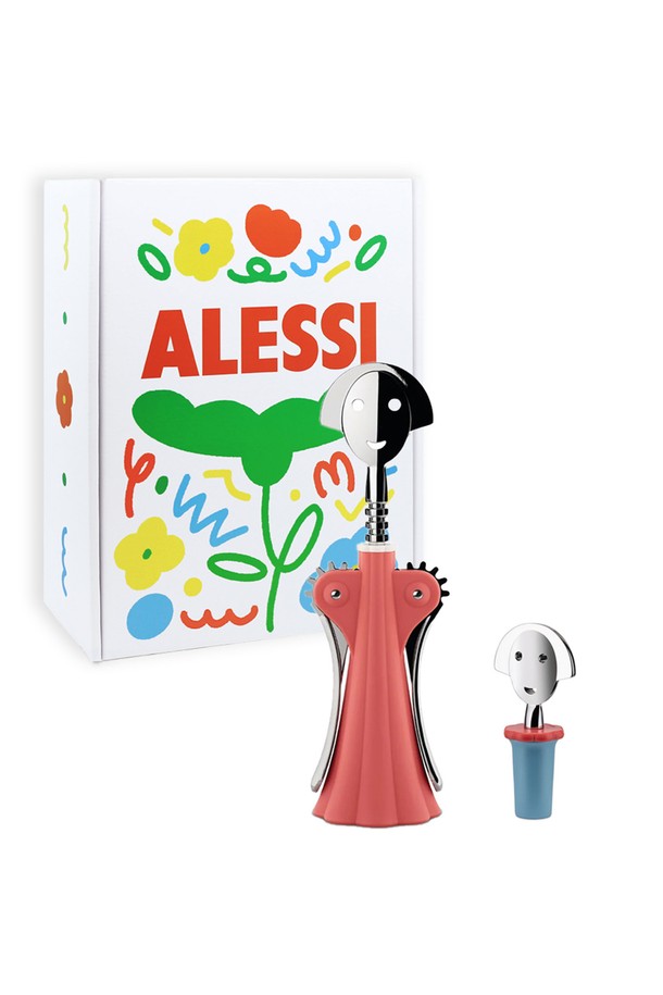 알레시(Alessi)의 안나G + 안나 와인캡2 블루 기프트 세트는 와인 애호가를 위한 특별한 선물입니다. 발레리나를 연상시키는 '안나 G 페이스' 디자인의 와인 오프너와 와인 캡으로 구성되어 장식적인 아름다움과 실용성을 동시에 갖췄습니다. 아연 합금, 플라스틱, 에틸렌-비닐 아세테이트 공중합체 등 견고한 소재로 제작되었으며, 와인 오프너는 머리 부분을 돌려 팔을 들어 올리는 방식으로, 와인 캡은 열린 와인병의 보관을 돕습니다. 알레산드로 멘디니(Alessandro Mendini)가 디자인하여 소장 가치를 높였으며, 블루 컬러가 세련된 분위기를 더합니다. 선물용 패키지로 제공되어 더욱 특별한 가치를 선사합니다.
