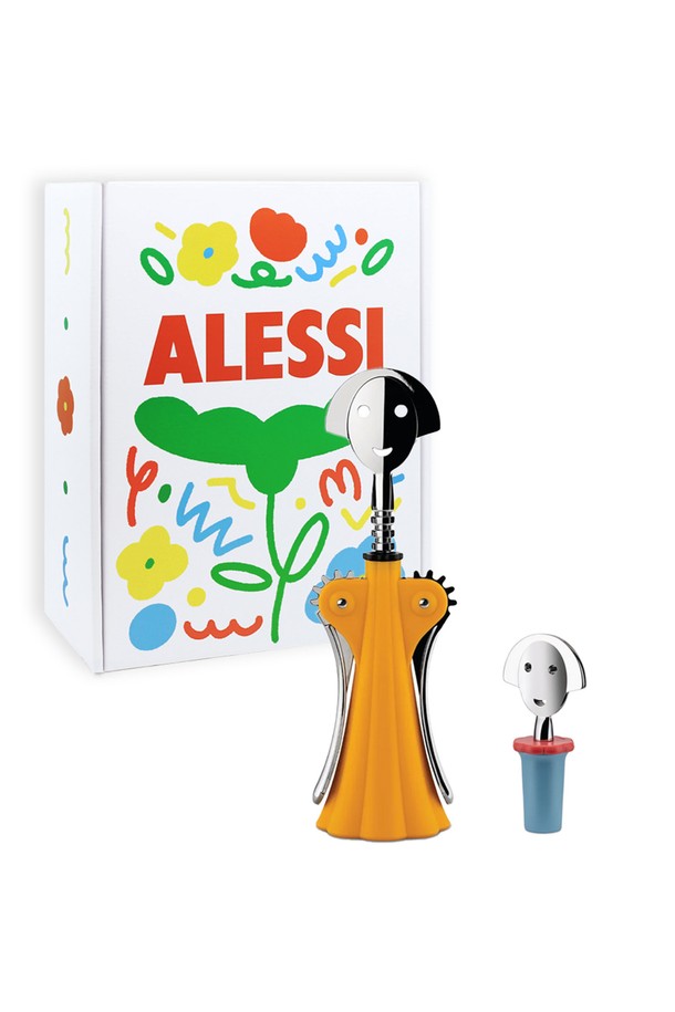 알레시 알레시 안나G + 안나 와인캡2 블루 기프트 세트는 와인 오프너와 와인 스토퍼로 구성된 주방용품 세트입니다. 발레리나를 모티브로 한 여성 피규어 디자인이 특징으로, 팔 부분이 움직이는 메커니즘을 통해 와인을 쉽게 오픈할 수 있습니다. 와인 오프너는 회전식 오프닝 방식을 사용하며, 블루, 블랙, 옐로우, 레드, 핑크 등 다양한 색상으로 제공됩니다. 주요 소재는 아연 합금, 플라스틱, 에틸렌-비닐 아세테이트 공중합체이며, 디자이너는 알레산드로 멘디니(Alessandro Mendini)입니다. 선물용 패키지로 제공되어 특별한 날을 위한 센스 있는 선택이 될 것입니다.
