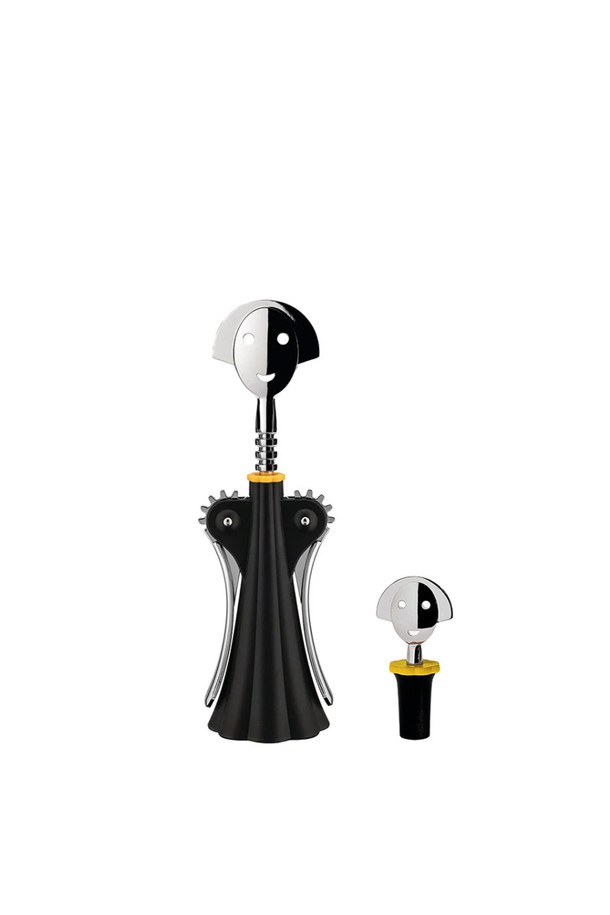 알레시 안나G + 안나 와인캡2 블랙 기프트 세트는 발레리나에서 영감을 받은 여성 얼굴 디자인의 와인 오프너와 와인 스토퍼 세트입니다. '안나' 컬렉션은 알레산드로 멘디니(Alessandro Mendini)와 알레시(Alessi)의 콜라보레이션으로 탄생했습니다. 아연 합금, 플라스틱, 에틸렌-비닐 아세테이트 공중합체 등의 소재로 제작되었으며, 와인 오프닝과 와인 보관 기능을 제공합니다. 움직이는 팔 디자인이 특징이며, 장식적이면서도 실용적인 디자인으로 주방에 포인트를 더합니다. 블랙 컬러의 세련된 디자인은 와인 애호가에게 훌륭한 선물이 될 것입니다.
