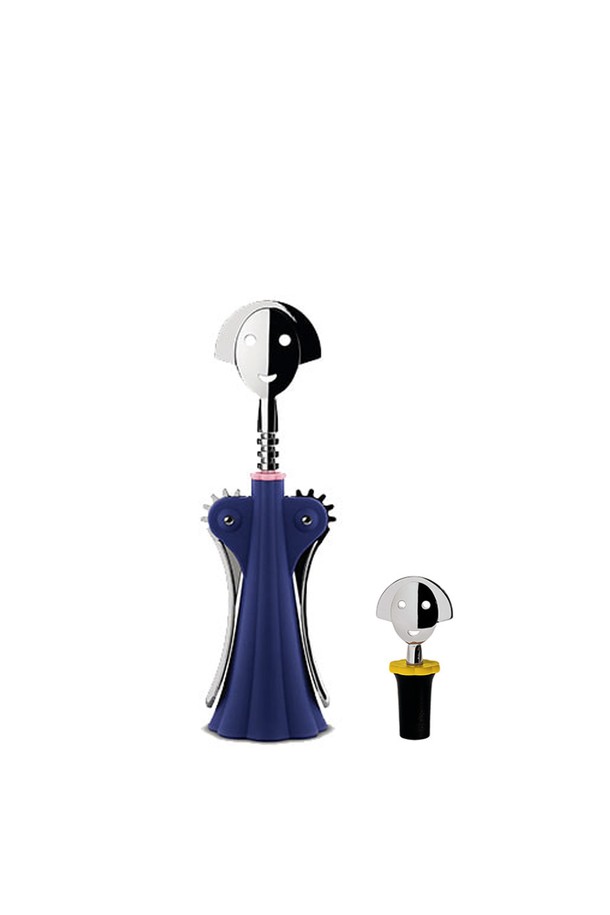알레시(Alessi) 알레시 안나G + 안나 와인캡2 블랙 기프트 세트는 와인 애호가를 위한 특별한 선물 세트입니다. 발레리나를 모티브로 한 여성 피규어 디자인의 와인 오프너 안나G와 와인 보관을 위한 안나 와인캡이 블랙 컬러로 구성되어 있습니다. 알레산드로 멘디니(Alessandro Mendini)의 디자인으로, 움직이는 팔과 웃는 얼굴이 특징이며, 아연 합금, 플라스틱, 에틸렌-비닐 아세테이트 공중합체 등의 소재로 제작되었습니다. 와인 오픈과 보관에 필요한 모든 것을 갖춘 이 세트는 알레시와 알레산드로 멘디니의 콜라보레이션을 통해 탄생한 특별한 아이템입니다.

