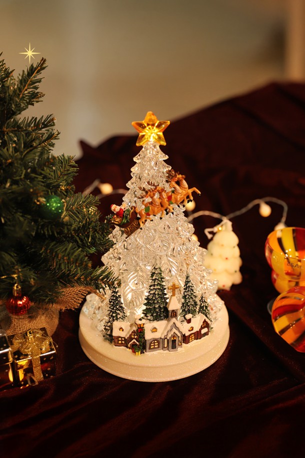 [FOCUSIS] 포커시스 LED 아크릴 루돌프의 하늘여행 (FOC-SZ26-25)은 크리스마스 분위기를 선사하는 LED 뮤직 아크릴 장식입니다. 투명 아크릴과 플라스틱 소재로 제작되었으며, 루돌프, 크리스마스 트리, 하우스 디자인이 조화롭게 어우러져 감성적인 분위기를 연출합니다. 중형 사이즈로, 3단계 조절 가능한 LED 조명과 음악 재생 기능이 탑재되어 더욱 풍성한 크리스마스를 기념할 수 있습니다. 건전지로 작동하며, 다양한 LED 색상이 다채로운 빛을 선사합니다. 충격, 고온 및 직사광선, 날카로운 물체와의 접촉에 유의하여 사용하세요.
