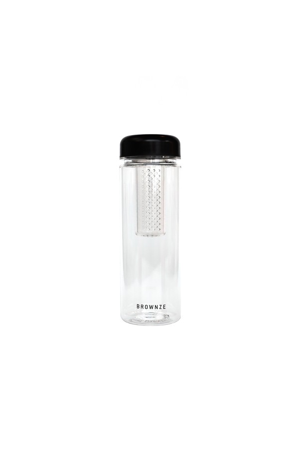 [브라운즈] 감성물멍 패키지는 일상생활에서 유용하게 사용할 수 있는 화이트 컬러의 540ml 플라스틱 텀블러입니다. BPA-free 소재로 제작되어 안심하고 사용할 수 있으며, 보온 기능과 생활 방수 기능이 있어 실용적입니다. 인퓨저/티 스트레이너가 포함되어 있어 차를 즐기기에도 좋으며, 감성적인 디자인의 에코백도 함께 구성되어 있습니다.
