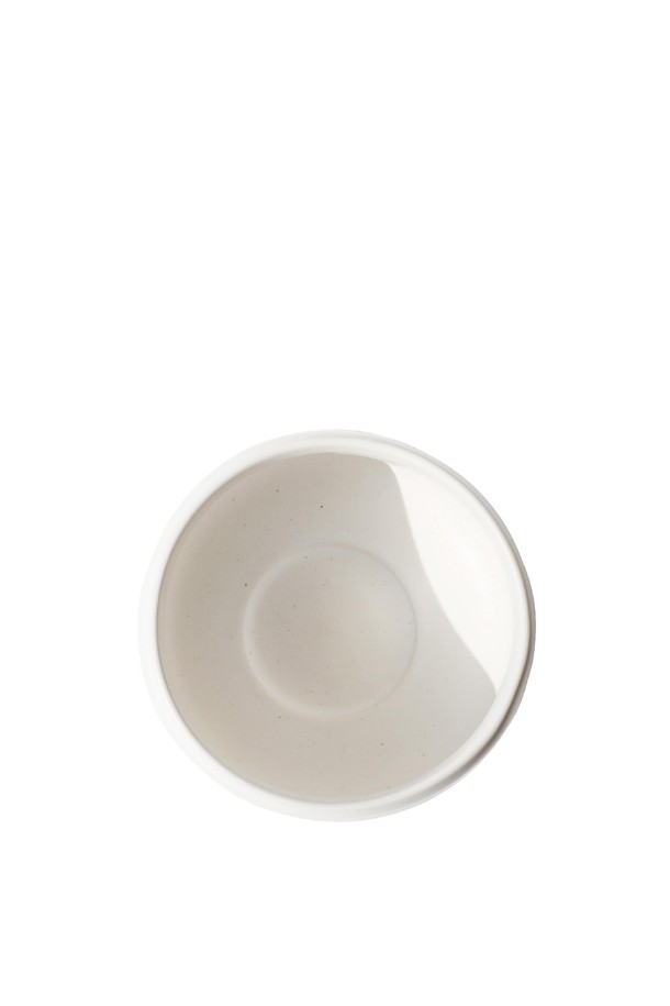 [브라운즈] 여울 빙렬 말차/맛차 다완은 도자기 소재에 빙렬 문양과 여울 모티브 디자인을 담아낸 다완입니다. 매끄러운 표면과 부드러운 촉감, 도톰한 림이 특징이며, 1280도 고온 소성과 800도 삼벌 소성을 거쳐 제작되어 내열 기능을 갖췄습니다. 넉넉한 용량과 굴곡 있는 외관이 돋보이며, 충격 방지 포장으로 안전하게 배송됩니다.
