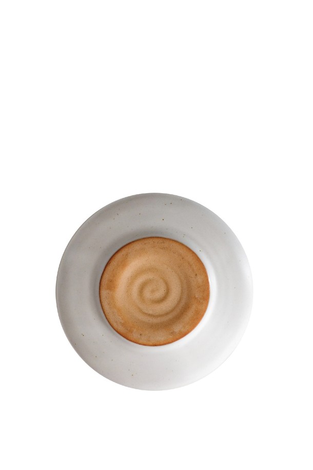 [브라운즈] 여울 빙렬 말차/맛차 다완은 도자기 소재에 빙렬 문양과 여울 모티브 디자인을 담아낸 다완입니다. 매끄러운 표면과 부드러운 촉감, 도톰한 림이 특징이며, 1280도 고온 소성과 800도 삼벌 소성을 거쳐 제작되어 내열 기능을 갖췄습니다. 넉넉한 용량과 굴곡 있는 외관이 돋보이며, 충격 방지 포장으로 안전하게 배송됩니다.
