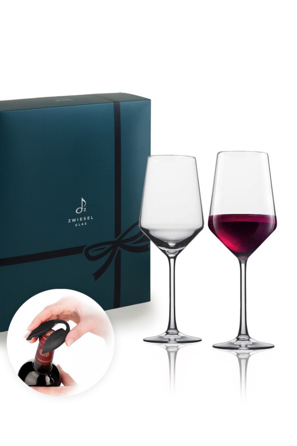 [즈비젤글라스] 벨페스타(퓨어) 와안잔 2p 3종 택1은 와인과 샴페인의 풍미를 더욱 돋우는 와인잔 2개와 호일커터로 구성된 상품입니다. 얇은 테두리와 긴 스템 디자인, 튤립 모양으로 제작되어 고급스러운 분위기를 연출하며, 보르도잔, 버건디잔, 화이트 와인잔 중 선택 가능합니다. 크리스탈 소재, 강화 유리, 티타늄 및 지르코늄 함유로 내구성이 뛰어나 파손 위험을 줄여줍니다. 향을 보존하고 온도를 유지하여 와인의 섬세한 맛을 오랫동안 즐길 수 있습니다.

