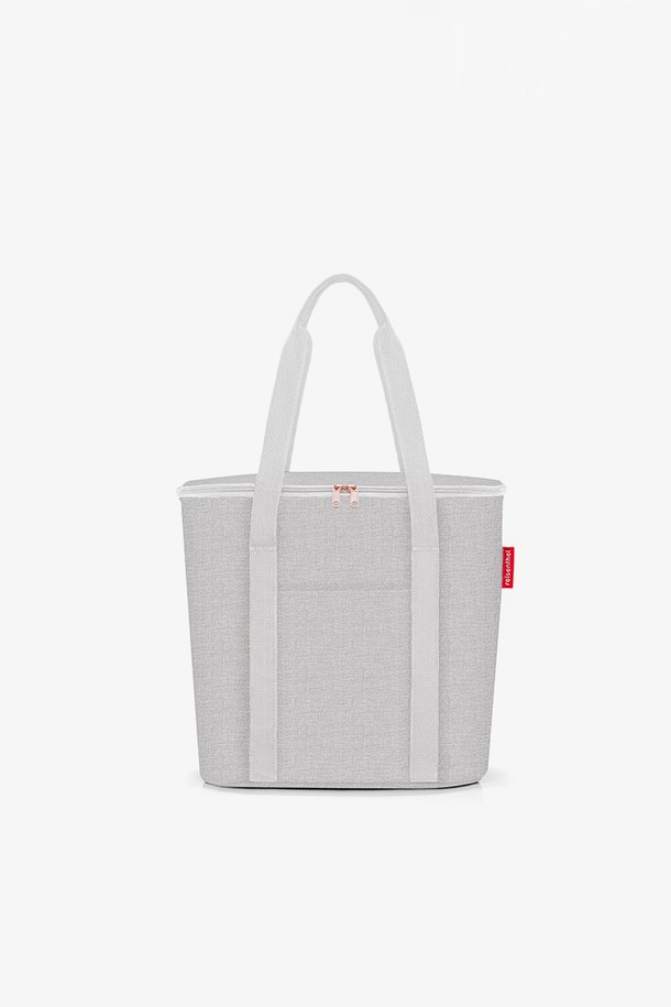 [라이젠탈] 써모 쇼퍼백 보온보냉백 트위스트스카이로즈 RSTOV1035는 재활용 PET 소재를 사용하여 제작된 미디엄 사이즈의 사각 쇼퍼백입니다. 15L 용량으로 피크닉, 캠핑, 쇼핑 등 다양한 용도로 활용 가능하며, 단열재 내장 및 방수 기능으로 내용물을 안전하게 보호합니다. 트위스트 패턴의 스카이 로즈 컬러, 지퍼 디자인, 와인병 수납 가능, 안정적인 바닥 설계 등 실용성과 심미성을 모두 갖춘 여성용 가방입니다.
