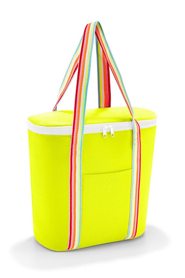 [라이젠탈] 써모 쇼퍼백 보온보냉백 팝레몬 RSTOV2032는 팝레몬을 비롯한 다양한 색상으로 출시된 미디엄 사이즈의 여성용 쇼퍼백입니다. 폴리에스테르 소재로 제작되어 가볍고 튼튼하며, 재활용 페트병을 사용하여 환경까지 생각했습니다. 방수 기능과 내부 단열재 처리를 통해 보온 및 보냉 기능을 제공하며, 피크닉, 캠핑, 일상생활 등 다양한 용도로 활용 가능합니다.
