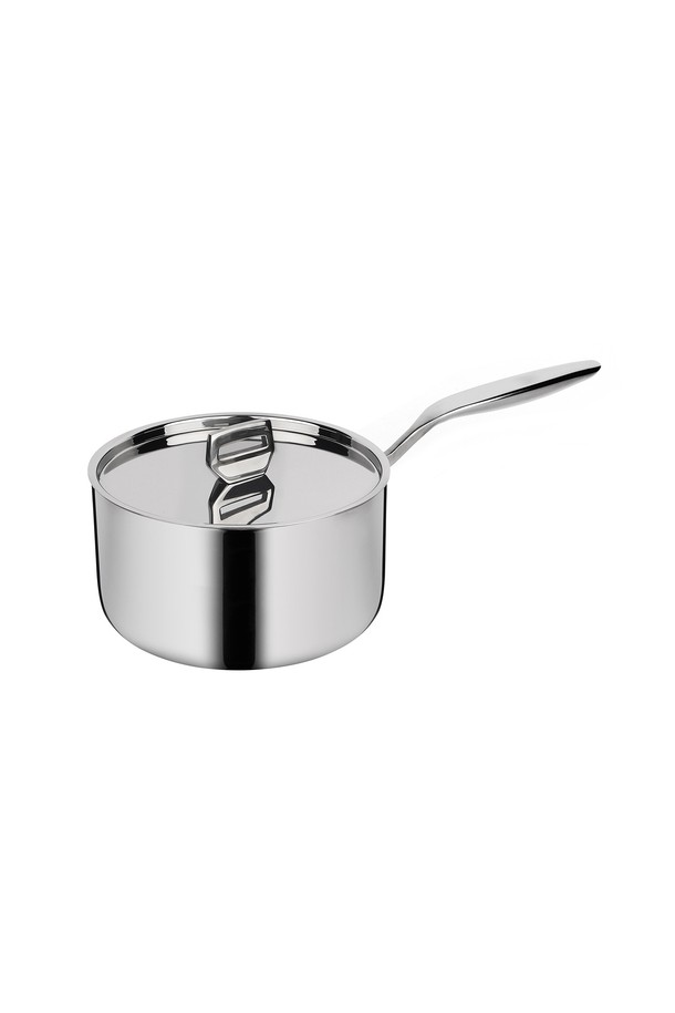 [BRK] 프리미엄 통3중 스텐 18cm 편수냄비는 스테인리스 스틸과 알루미늄의 통3중 구조로 제작되어 높은 열전도율을 자랑합니다. 18cm 크기로 조리에 최적화되었으며, 매끄러운 표면과 일체형 디자인으로 위생적인 사용이 가능합니다. 인덕션, 가스레인지, 하이라이트 등 다양한 열원에서 사용할 수 있으며, 영양소 파괴를 최소화하여 건강한 요리를 돕습니다. 인체공학적 손잡이와 스마트웨딩 공법으로 사용 편의성을 높였으며, 찌그러짐과 코팅 벗겨짐을 방지하여 반영구적으로 사용할 수 있습니다.
