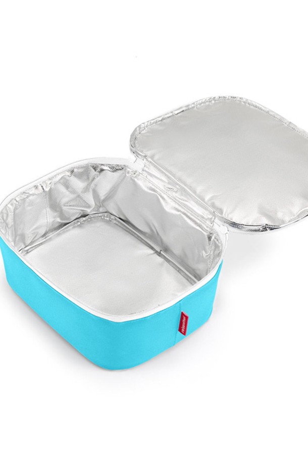 [라이젠탈] 쿨러백 M 포켓 보온보냉백 팝풀 RSTLF4085는 팝풀, 파인애플, 헤링본, 트위스트 등 다채로운 디자인과 도트 무늬, 4.5L 용량으로 실용성을 더한 미디엄 사이즈 쿨러백입니다. 폴리에스테르 소재에 내부 단열재를 사용하여 보온 및 보냉 기능을 갖추었으며, 캠핑, 피크닉, 여행 등 다양한 용도로 활용 가능합니다. 재활용 PET병 소재를 사용하여 친환경적이며, 투웨이 지퍼, 손잡이, 컴팩트한 디자인으로 휴대성을 높였습니다.
