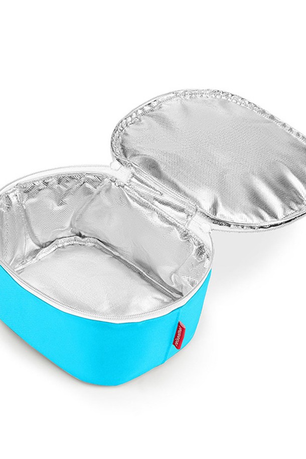 [라이젠탈] 쿨러백 S 포켓 보온보냉백 팝풀 RSTLG4085는 캠핑, 피크닉, 여행 시 유용한 스몰 사이즈의 보온보냉백입니다. 팝풀(Pop Pool) 블루 컬러의 도트 무늬 디자인과 폴리에스테르 소재로 제작되었으며, 양방향 지퍼, 내부 단열재, 지퍼 커버, 재활용 PET 소재 사용 등 실용적인 특징을 갖추었습니다. 가볍고 컴팩트한 사각형 디자인으로, 보온 및 보냉 기능을 제공하며 편리하게 사용할 수 있습니다.
