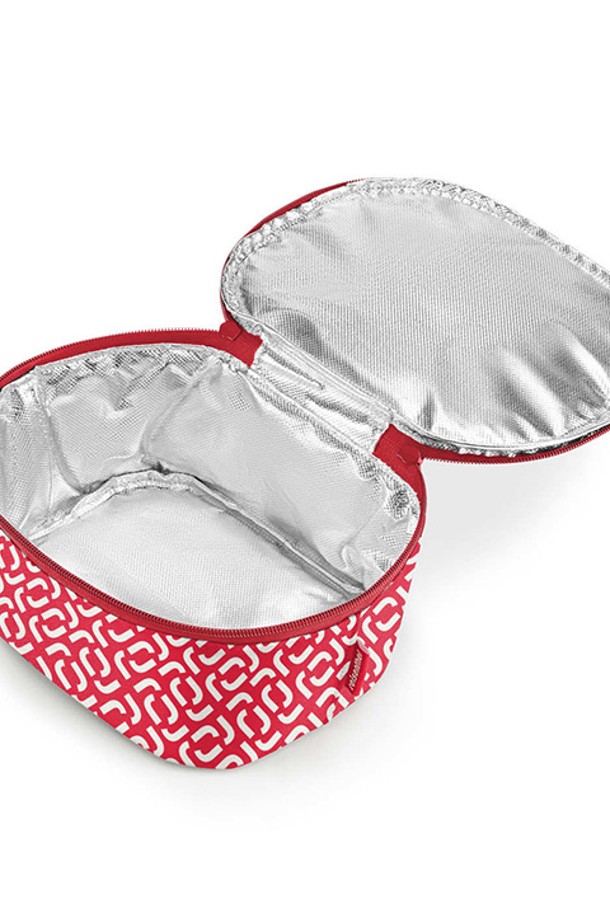 [라이젠탈] 쿨러백 S 포켓 시그니처레드는 캠핑, 피크닉, 여행에 적합한 보온보냉백입니다. 재활용 PET 소재의 사각 디자인에 시그니처레드 컬러와 도트 무늬가 돋보이며, 양방향 지퍼, 손잡이, 내부 단열재, 지퍼 커버 등 실용적인 기능을 갖췄습니다. 가볍고 방수 기능까지 더해져 내용물을 안전하게 보호하며, 스몰 사이즈로 휴대성을 높였습니다.
