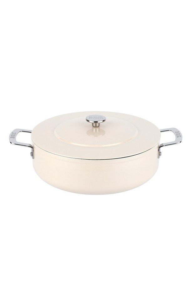 [BRK] 에볼루션 풀 인덕션 전골냄비 28cm (밀크)는 인덕션 사용이 가능한 전골용 냄비입니다. 28cm 사이즈에 양손잡이 디자인으로 편리하게 사용할 수 있으며, 밀크 색상으로 깔끔한 주방 분위기를 연출합니다. 에폭시 소재로 제작되어 내구성이 뛰어나며, 풀 인덕션 기능으로 열효율을 높였습니다. 뚜껑이 포함되어 있어 조리 시 유용하며, 다양한 전골 요리에 활용할 수 있습니다.
