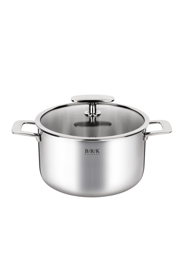 [BRK] 스마트 모던 양수냄비 24cm는 스테인리스 스틸 소재로 제작된 실버 색상의 모던 스타일 양수냄비입니다. 24cm 크기로 넉넉한 조리가 가능하며, 양손잡이 디자인으로 안정적인 사용감을 제공합니다. 뚜껑이 포함되어 있어 편리하게 요리할 수 있으며, "스마트" 기능을 갖춘 실용적인 주방 용품입니다. 모던한 디자인으로 주방의 품격을 높여주는 아이템입니다.
