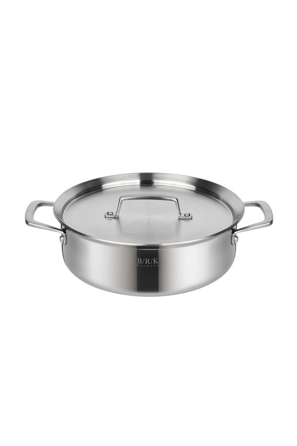 BRK(비알케이) 스마트센스 통5중 스텐 전골 냄비 24cm는 통5중 스테인리스 스틸 소재로 제작되어 뛰어난 내구성과 열 효율을 자랑합니다. 24cm 크기로 넉넉한 조리가 가능하며, 양손잡이 디자인으로 안정적인 사용감을 제공합니다. 인덕션 사용이 가능하여 다양한 열원에서 편리하게 사용할 수 있습니다. 실버 색상의 고급스러운 디자인에 뚜껑이 포함되어 있어 전골 요리를 더욱 간편하게 즐길 수 있습니다. BRK 스마트센스 전골 냄비는 편리함과 실용성을 모두 갖춘 주방 필수 아이템입니다.
