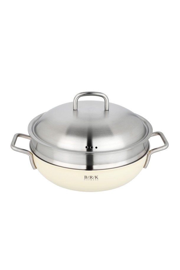 [BRK] 노르딕 통5중 WOK 28cm 크림 화이트(스티머 포함)는 통 5중 스테인리스 스틸 소재로 제작되어 뛰어난 내구성과 열 효율을 자랑합니다. 28cm 사이즈로 넉넉한 조리가 가능하며, 양손잡이 디자인으로 편리하게 사용할 수 있습니다. 산뜻한 크림 화이트 컬러가 주방의 분위기를 밝게 만들어주며, 스티머가 포함되어 다양한 요리를 손쉽게 즐길 수 있습니다. WOK으로 볶음 요리는 물론 찜 요리까지, 다재다능하게 활용 가능한 주방 필수템입니다.
