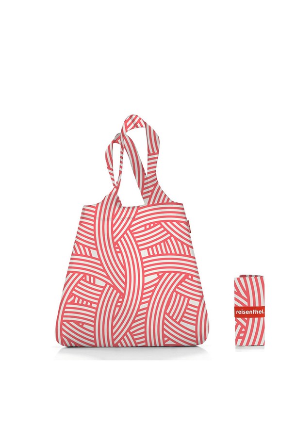 [라이젠탈] 미니맥시 쇼퍼 제브라 핑크 RSTAT0033PK는 여성용 쇼퍼백입니다. 핑크 컬러 바탕에 지브라 패턴이 돋보이며, 폴리에스터 소재로 제작되어 가볍고 튼튼합니다. 미디엄 사이즈의 사각 가방으로, 접이식 디자인과 방수 기능을 갖춰 실용성을 높였습니다. 폴더블 디자인은 물론, 탄성 밴드 포함, 재활용 PET병 14개를 사용하여 제작된 친환경 제품입니다. 일상, 쇼핑 시 캐주얼, 미니멀, 스트리트 스타일 룩에 활용하기 좋습니다. 넉넉한 75L 용량의 에코백으로도 손색없습니다.
