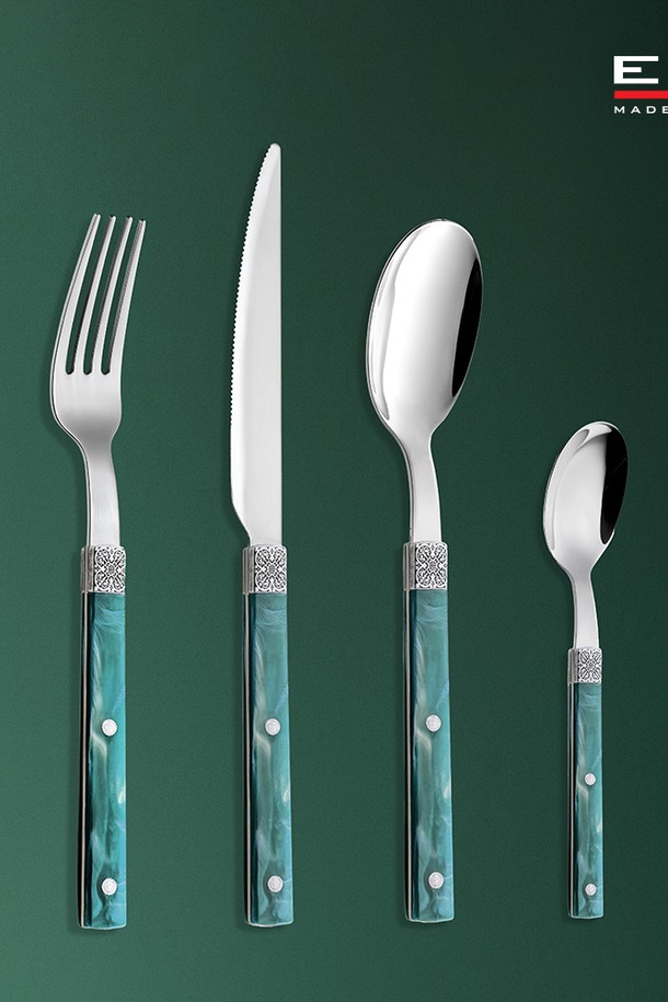[EME] 보헴 디저트 포크 1p는 스테인리스스틸 소재의 1인용 식기류입니다. 푸른색 색상으로, 보헴 패턴 디자인이 특징입니다. 주방용품으로, 식사 시 디저트를 먹을 때 사용하기 좋습니다. 보헴 패턴은 세련된 느낌을 더해줍니다.
