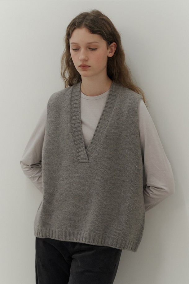 AYU - 스웨터 - [23FW] ﻿wool knit vest- beige