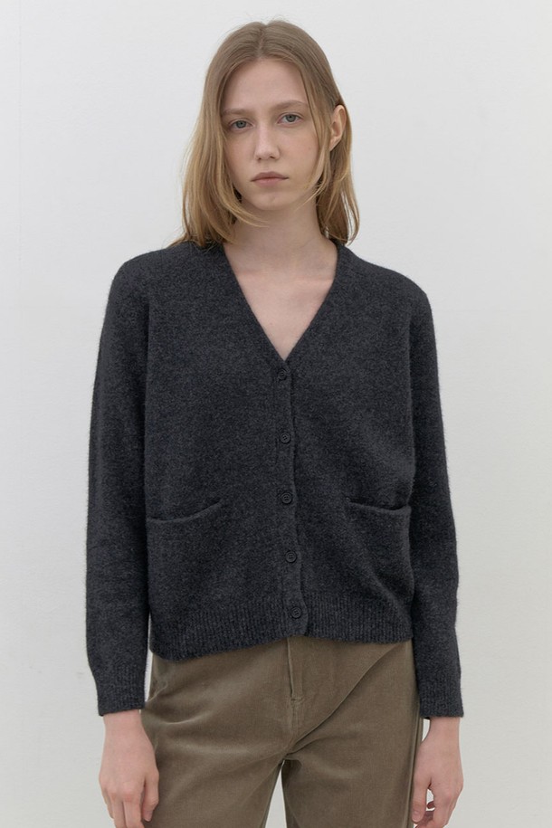 AYU - 가디건 - [24FW] ﻿v-neck raccoon knit cardigan- charcoal