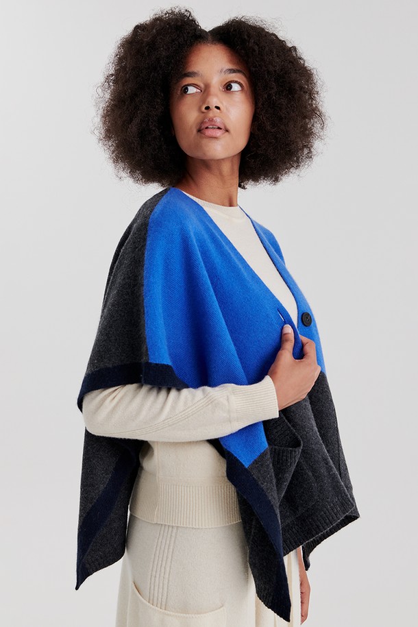 PLUSH'MERE - 스웨터 - BLOCK CAPE CARDIGAN (BLUE)