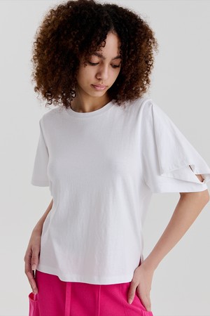 TWO-HOLE SLEEVE TOP (WHITE)