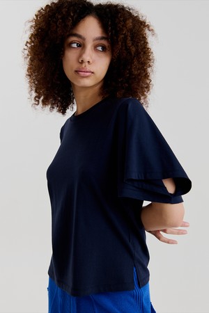 TWO-HOLE SLEEVE TOP (NAVY)