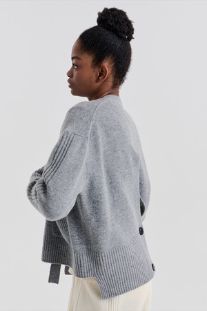 BACK BUTTON CARDIGAN (GREY)