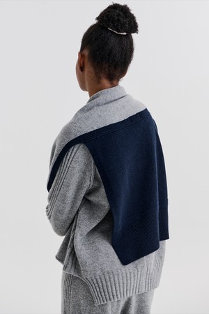 INTARSIA CAPE (GREY)