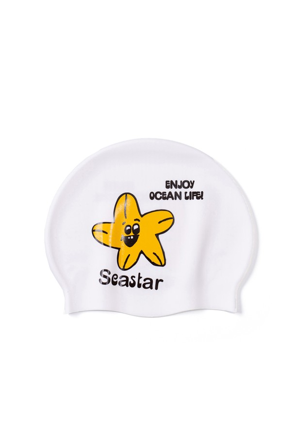 씨스타 캐릭터 디자인이 돋보이는 SEASTAR SWIM CAP (POOL WHITE)는 바이오 실리콘 소재로 제작되어 내구성과 착용감이 뛰어납니다. 내부 미끄럼방지 처리로 수영이나 물놀이 시에도 안전하게 착용 가능하며, Underwater Odyssey 테마 컬렉션의 해양생물 캐릭터가 특징입니다. 풀 화이트 색상의 이 수영모자는 ONE SIZE로 출시되었으며, 공용으로 사용하기 적합합니다.
