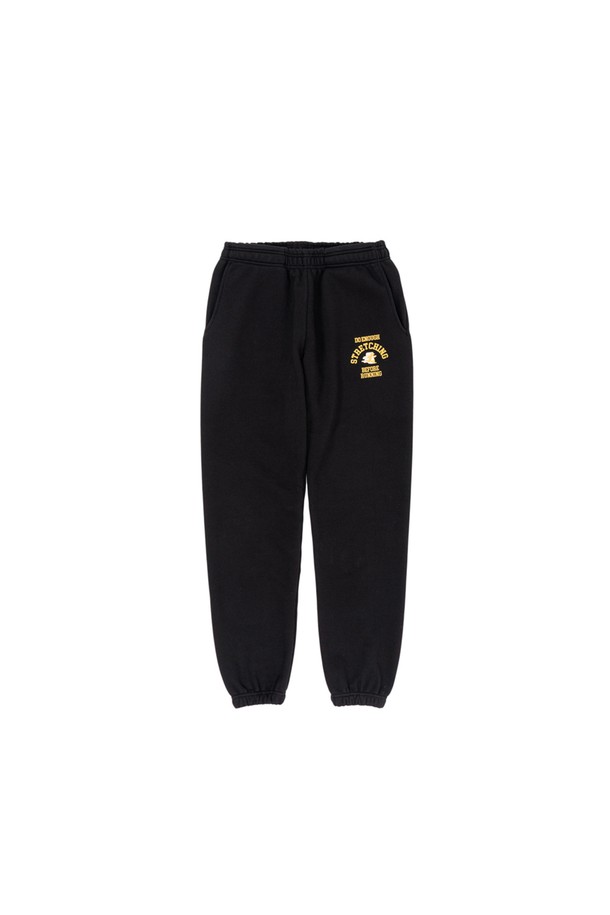 스트레칭 펭귄 스웻팬츠 (블랙)는 스포티, 캐주얼, 미니멀 스타일을 추구하는 남녀 모두를 위한 스웻팬츠입니다. 면과 폴리에스테르 혼방 소재로 제작되어 부드러운 촉감과 두꺼운 두께감을 자랑하며, 봄, 가을, 겨울 계절에 적합합니다. 펭귄 그래픽 디자인과 루즈핏으로 편안함과 개성을 동시에 잡았으며, 러닝룩, 집콕룩, 겨울 데일리룩 등 다양한 TPO에 활용할 수 있습니다. 3중 바늘 스티치 공법과 러버, 퍼프 프린팅으로 디테일을 더했으며, 허리 밴딩 처리로 편안한 착용감을 제공합니다. 긴 기장의 루즈핏으로 활동성을 높였습니다.
