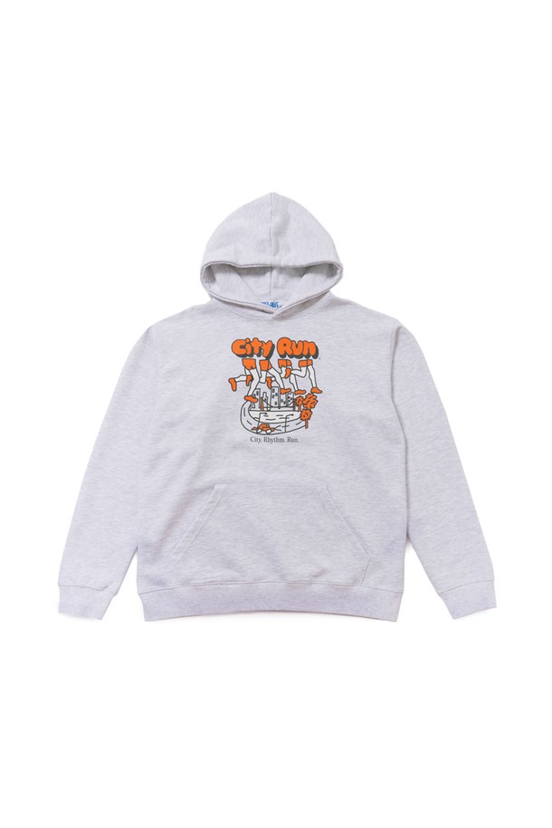 **시티 런 후디 (1% 멜란지)**는 남녀 모두 착용 가능한 스포티하고 캐주얼한 스타일의 후디입니다. 멜란지 그레이 컬러의 이 후디는 러닝, 운동 또는 일상복으로 활용하기 좋으며, 봄, 가을, 겨울 계절에 적합합니다. 부드러운 면과 폴리에스터 혼방 소재로 제작되어 흡습 및 속건 기능을 제공하며, 두꺼운 두께감으로 따뜻함을 더합니다. 러버 나염 프린트와 Three-needle stitch 봉제로 내구성을 강화했으며 형태 유지력이 우수합니다. 오버핏 또는 레귤러핏으로 편안하게 착용할 수 있으며, 긴 소매와 후드 디자인이 특징입니다.
