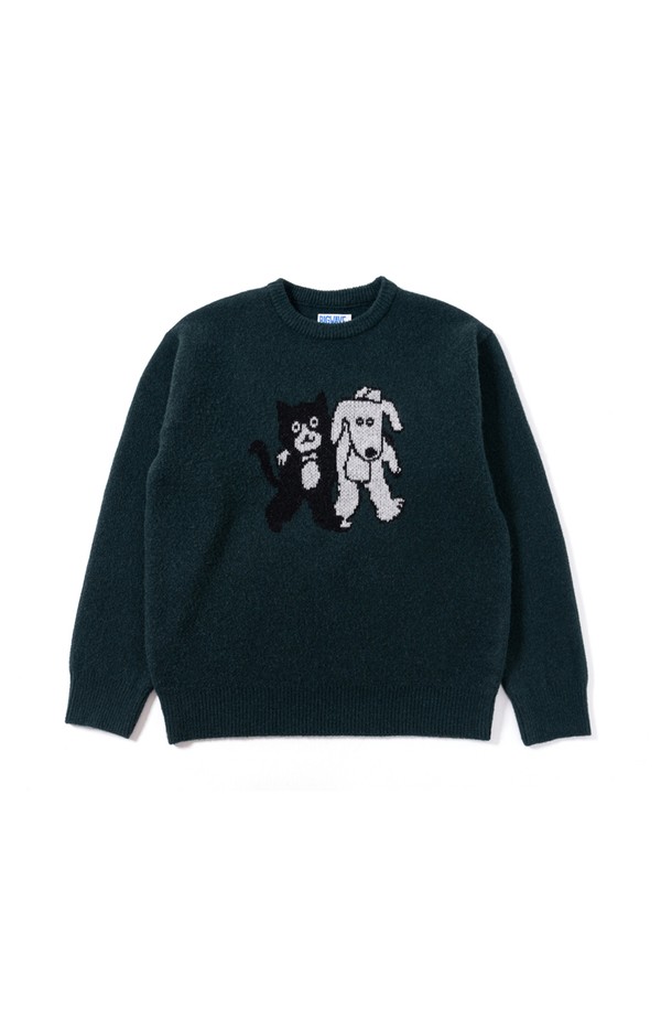 미야오 & 우프 니트 (다크 그린)는 부드러운 니트 소재로 제작되어 포근한 착용감을 선사합니다. 톤 다운된 다크 그린 컬러와 귀여운 캐릭터 자수 디테일이 돋보이는 캐주얼 니트입니다. 루즈핏으로 편안하게 착용 가능하며, 가을, 겨울 시즌 데일리룩에 활용하기 좋습니다. 라운드넥과 긴소매 디자인으로 어떤 스타일에도 쉽게 매치할 수 있으며, 두께감이 있어 따뜻하게 입을 수 있습니다. 남녀 공용으로 착용 가능하여 커플룩으로도 추천합니다.
