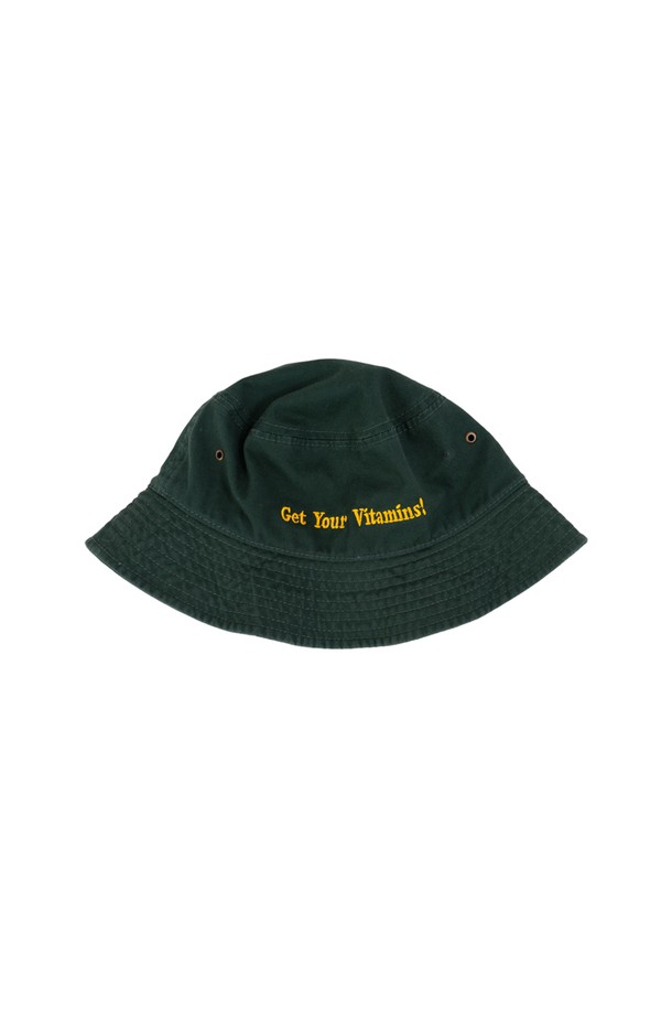 세련된 다크 그린 컬러의 비타민 버킷햇입니다. 캐주얼하고 미니멀한 스타일로, 산책룩과 여행룩에 잘 어울립니다. 남녀 공용으로 착용 가능하며, 무지 디자인으로 어떤 스타일에도 매치하기 용이합니다. 편안한 착용감으로 데일리 아이템으로 활용하기 좋습니다.
