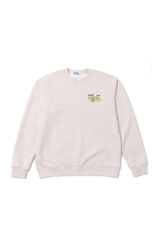 사랑스러운 고양이와 강아지 캐릭터 디자인이 돋보이는 "아이러브 캣 & 독" 스웻셔츠입니다. 오트밀 헤더 컬러의 부드러운 면과 폴리에스터 혼방 소재로 제작되어 편안한 착용감을 선사합니다. 루즈핏으로 제작되어 편안하게 입을 수 있으며, 라운드넥과 긴 소매 기장으로 간절기부터 겨울까지 따뜻하게 착용 가능합니다. 플랫심 스티치 마감으로 깔끔함을 더했으며, 흡습 및 속건 기능으로 쾌적함을 유지해 줍니다. 집콕룩, 산책룩 등 캐주얼하고 미니멀한 스타일을 연출하기에 좋은 아이템입니다.
