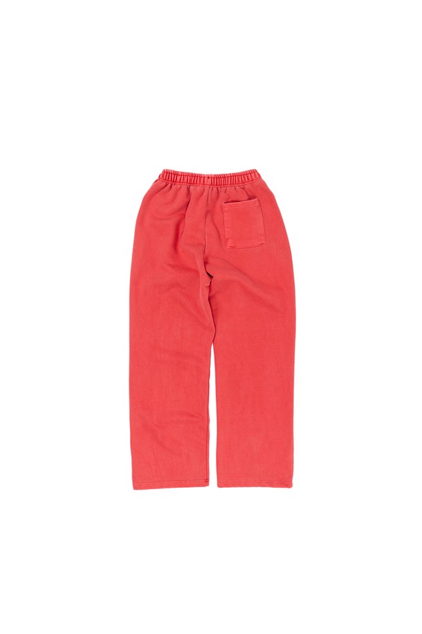 레드 컬러의 스트레칭 펭귄 우먼 스웻팬츠는 면과 폴리에스테르 혼방 소재로 제작되어 부드러운 촉감을 선사하며, 흡습 및 속건 기능으로 쾌적한 착용감을 제공합니다. 밴딩 처리된 허리와 THREE-NEEDLE STITCH 공법, 러버/퍼프 프린트, 피그먼트 워싱 등의 디테일이 돋보이는 스포티 & 캐주얼 스타일로, 운동, 일상, 집콕 등 다양한 TPO에 활용하기 좋습니다. 편안함과 스타일을 모두 갖춘 이 팬츠는 사계절 내내 활용 가능한 실용적인 아이템입니다.
